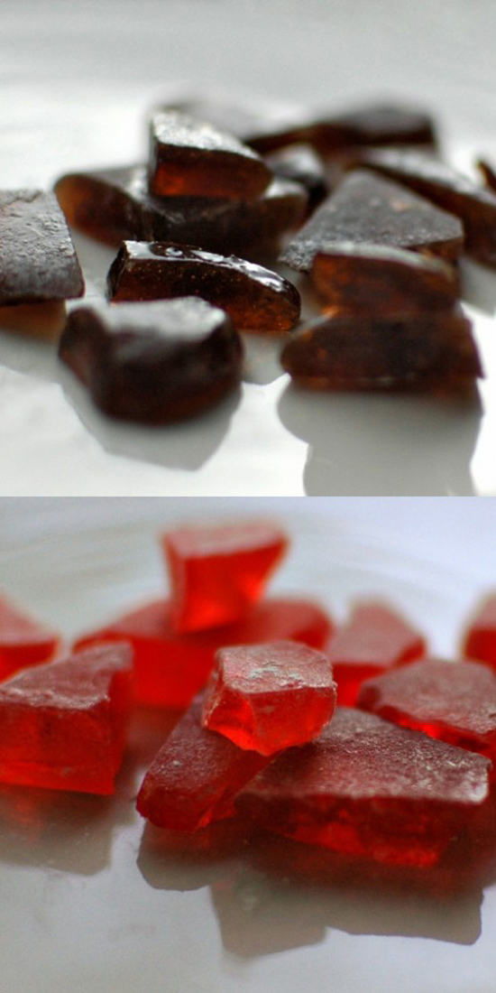 DIY Sea Glass Candy Favor // Mmm, love is sweet. So pocket this tutorial ladies! A DIY sea glass candy favor is sure to have your guests leave your wedding with a smile. Unlike store-bought candy, it has a vintage glass-like look, making it look as good as it tastes! Loving the deep red color... enjoy!