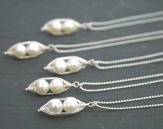 How sweet! This would make the perfect bridesmaid gift! A modern and pretty necklace with two peas in a pod. Will you be my bridesmaid?